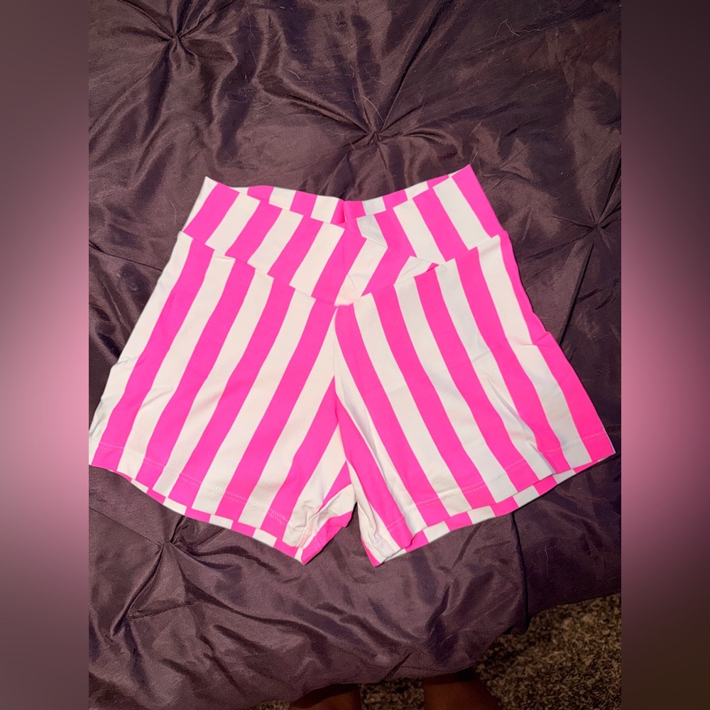 CUTE BRIGHT SHORTS SIZE M